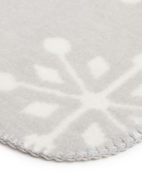 Kuscheldecke Sense of Snow mit Schneeflockenmotiv, 50% Baumwolle, 43% Dralon, 7% Polyester, Grautöne, gebrochenes Weiß, 150 x 200 cm