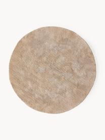Načechraný kulatý koberec s vysokým vlasem Leighton, Mikrovlákno (100 % polyester, s certifikátem GRS), Nugátová, Ø 120 cm (velikost S)