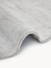 Tapis rond en viscose tissé main Jane, Gris clair, Ø 250 cm (taille XL)