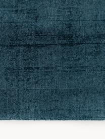 Handgeweven viscose loper Jane in donkerblauw, Bovenzijde: 100% viscose, Onderzijde: 100% katoen, Donkerblauw, B 80 cm x L 250 cm