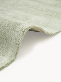 Tapis en viscose tissé main Jane, Vert sauge, larg. 160 x long. 230 cm (taille M)