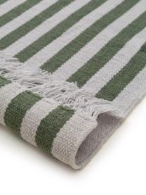 Tappeto in lana tessuto a mano con frange Gitta, 90% lana, 10% cotone

Nel caso dei tappeti di lana, le fibre possono staccarsi nelle prime settimane di utilizzo, questo si riduce con l'uso quotidiano e la formazione di lanugine diminuisce, Grigio chiaro, verde scuro, Larg. 80 x Lung. 150 cm (taglia XS)