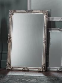 Miroir mural style baroque rectangulaire argent Fiennes, Couleur argentée, larg. 70 x haut. 103 cm