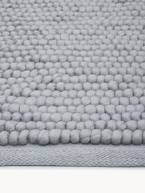 Tappeto in lana tessuto a mano Pebble, 80% lana, 20% nylon

Il materiale utilizzato in questo prodotto è testato per le sostanze nocive e certificato secondo lo STANDARD 100 by OEKO-TEX® , HOHENSTEIN HTTI, 21.HIN.90042.

Nel caso dei tappeti di lana, le fibre possono staccarsi nelle prime settimane di utilizzo, questo e la formazione di lanugine si riducono con l'uso quotidiano, Grigio, Larg. 120 x Lung. 180 cm (taglia S)