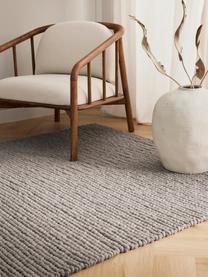 Tapis tressé en laine Bruna, 100 % laine, certifié RWS

Les tapis en laine peuvent perdre des fibres lors des premières semaines et des peluches peuvent se former, ce phénomène est naturel et diminue à mesure de votre usage et du temps, Grège, larg. 80 x long. 150 cm (taille XS)