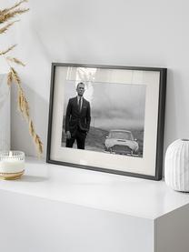 Foto incorniciata di Daniel Craig in veste di James Bond, Struttura: legno di faggio, certific, Immagine: stampa digitale su carta , Nero, bianco latte, Larg. 43 x Alt. 33 cm