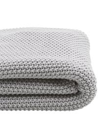 Coperta a maglia color grigio con pompon Molly, 100% cotone, Grigio chiaro, Larg. 130 x Lung. 170 cm