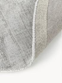 Okrągły ręcznie tkany dywan z wiskozy Jane, Jasny szary, Ø 250 cm (Rozmiar XL)