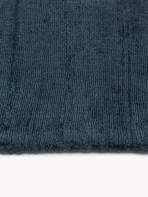 Tapis en viscose tissé main Jane, Bleu foncé, larg. 160 x long. 230 cm (taille M)