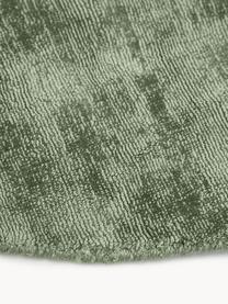 Tappeto rotondo in viscosa fatto a mano Jane, Retro: 100% cotone, Verde scuro, Ø 150 cm (taglia M)