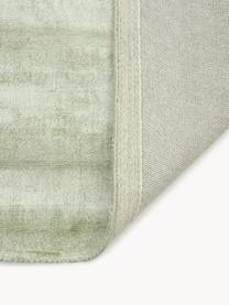 Tapis en viscose tissé main Jane, Vert sauge, larg. 160 x long. 230 cm (taille M)