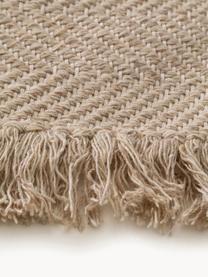 Ručně tkaný vlněný koberec s třásněmi Lars, 60 % vlna, 20 % bavlna, 20 % polyester

V prvních týdnech používání vlněných koberců se může objevit charakteristický jev uvolňování vláken, který po několika týdnech používání zmizí., Béžová, Š 80 cm, D 150 cm (velikost XS)