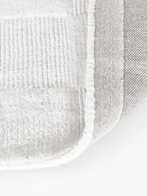 Koberec s károvaným designem Kelsie, 100 % polyester, certifikace GRS, Bílá, Š 80 cm, D 150 cm (velikost XS)