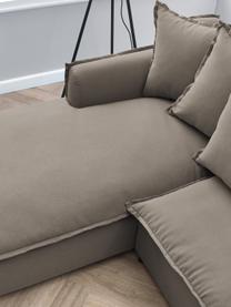 Divano letto angolare in tessuto taupe con contenitore Mona, Rivestimento: 100% poliestere idrorepel, Struttura: legno, truciolato, Piedini: plastica, Taupe, Larg. 230 x Prof. 170 cm