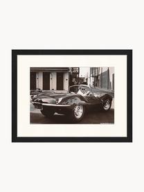 Ingelijste print Steve McQueen in zijn Jaguar, Lijst: beukenhout FSC-gecertific, Zwart, gebroken wit, B 43 x H 33 cm