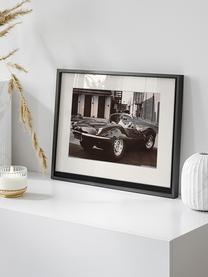 Gerahmte Fotografie Steve McQueen in his Jaguar, Rahmen: Buchenholz, FSC zertifizi, Bild: Digitaldruck auf Papier, , Front: Acrylglas, Schwarz, Off White, B 43 x H 33 cm