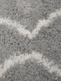 Runder Hochflor-Teppich Velma in Grau/Creme, Flor: 100% Polypropylen, Grau, Cremeweiß, Ø 150 cm (Größe M)