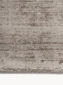 Handgeweven viscose vloerkleed Jane, Onderzijde: 100% katoen Het in dit pr, Taupe, B 200 x L 300 cm (maat L)