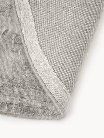 Ručne tkaný koberec z viskózy Jane, Sivá, Ø 115 cm (veľkosť S)