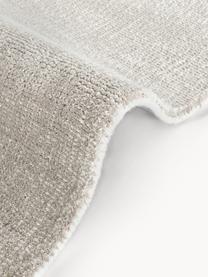 Handgeweven laagpolig vloerkleed Ainsley, 60% polyester, GRS-gecertificeerd
40% wol, Lichtgrijs, B 80 x L 150 cm (maat XS)