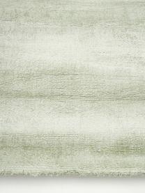 Tapis en viscose tissé main Jane, Vert sauge, larg. 160 x long. 230 cm (taille M)