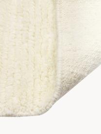 Flauschiger Hochflor-Teppich Bayu mit Fransen, handgetuftet, 84 % Wolle, 16 % Baumwolle

Bei Wollteppichen können sich in den ersten Wochen der Nutzung Fasern lösen, dies reduziert sich durch den täglichen Gebrauch und die Flusenbildung geht zurück., Cremeweiß, B 80 x L 150 cm (Größe XS)
