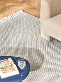 Naplocho tkaný koberec s třásněmi Ryder, 100 % polyester, certifikace GRS, Světle šedá, bílá, Š 120 cm, D 180 cm (velikost S)