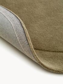 Ręcznie tkany dywan z wełny Shape, 100% wełna

Włókna dywanów wełnianych mogą nieznacznie rozluźniać się w pierwszych tygodniach użytkowania, co ustępuje po pewnym czasie, Oliwkowy zielony, S 160 x D 230 cm (Rozmiar M)