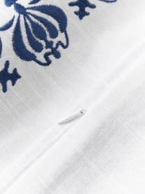 Vyšívaný bavlněný povlak na polštář Tabitha, Bílá, tmavě modrá, Š 45 cm, D 45 cm