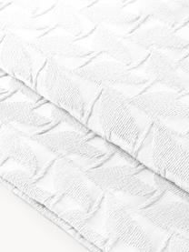 Žakárový přehoz z bavlny s geometrickým vzorem Nara, 100 % bavlna

Žakár je speciální technika tkaní, která umožňuje integraci vzorů do látek a vytvoření trojrozměrného vzhledu. Žakárové tkaniny jsou obvykle odolné a trvanlivé, protože složitá technika tkaní vede k husté a zároveň odolné tkanině.

Materiál použitý v tomto produktu byl testován na škodlivé látky a certifikován podle STANDARD 100 od OEKO-TEX®, 4265CIT, CITEVE., Bílá, Š 180 cm, D 250 cm (pro postele s rozměry až 140 x 200 cm)