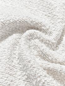 Bouclé-Kissenhülle Bellamie, Bouclé (95 % Polyester, 5 % Polyacryl)

Bouclé ist ein Material, das sich durch seine unregelmäßig geschwungene Struktur auszeichnet. Die charakteristische Oberfläche entsteht durch eingewebte Schlingen aus verschiedenartigen Garnen, die dem Stoff eine einzigartige Struktur verleihen. Die Schlingenstruktur hat einen isolierenden und gleichzeitig flauschigen Effekt, der den Stoff besonders kuschelig macht., Bouclé Weiß, B 60 x L 60 cm