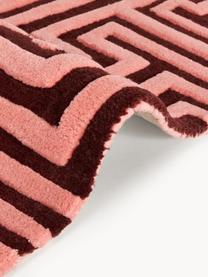 Tapis texturé en laine tuftée main Monty, 100 % laine, certifiée RWS

Les tapis en laine peuvent perdre des fibres lors des premières semaines et des peluches peuvent se former, ce phénomène est naturel et diminue à mesure de votre usage et du temps, Rouge corail, lie de vin, larg. 160 x long. 230 cm (taille M)