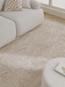 Ručně všívaný bavlněný koberec se vzorem a třásněmi Bina, Béžová, Š 80 cm, D 150 cm (velikost XS)