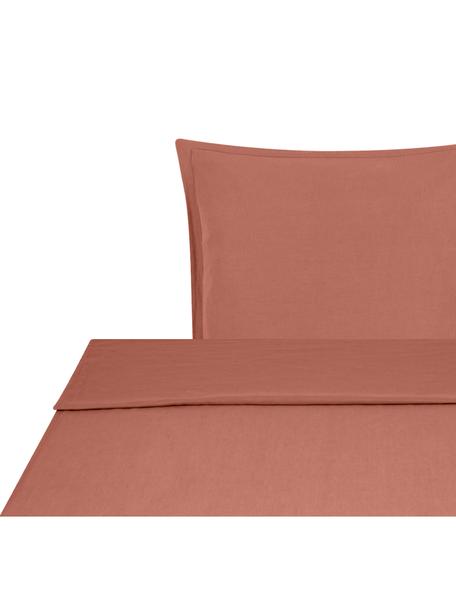 Biancheria da letto in lino lavato morbido color terracotta Nature, Mezzo lino
(52% lino, 48% cotone)

Densità dei fili 108 TC, qualità standard

Il mezzo lino offre una sensazione piacevole e ha un naturale aspetto sgualcito, che viene esaltato dall'effetto stonewash. Assorbe fino al 35% di umidità, si asciuga molto rapidamente e ha un effetto piacevolmente rinfrescante nelle notti d'estate. L'elevata resistenza allo strappo rende il mezzo lino resistente all'abrasione e all'usura, Terracotta, 240 x 300 cm + 2 federe 50 x 80 cm