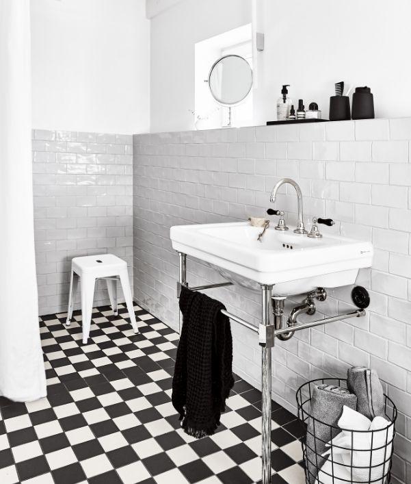 petite-salle-de-bain-moderne-noir-blanc