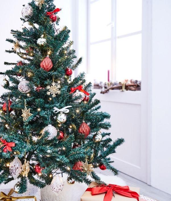 Künstliche Weihnachtsbäume
