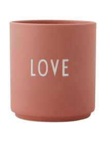 Tazzasenza manico di design con scritta Favourite LOVE, Fine Bone China (porcellana)
Fine bone china è una porcellana a pasta morbida particolarmente caratterizzata dalla sua lucentezza radiosa e traslucida, Terracotta (Love), Ø 8 x Alt. 9 cm, 250 ml