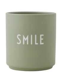 Mug design Favourite SMILE, Porcelaine Fine Bone China
Fine Bone China est une porcelaine tendre, qui se distingue particulièrement par sa brillance et sa translucidité, Vert olive (Smile), Ø 8 x haut. 9 cm, 250 ml
