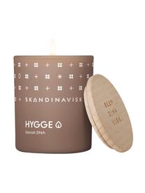 Vela perfumada Hygge (té negro, hojas de menta, manzanas secas), Recipiente: vidrio, Caja: cartón, Marrón, Ø 6 x Al 8 cm