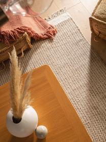Ręcznie tkany dywan z wełny z frędzlami Kim, 80% wełna, 20% bawełna
Włókna dywanów wełnianych mogą nieznacznie rozluźniać się w pierwszych tygodniach użytkowania, co ustępuje po pewnym czasie, Beżowy, kremowy, S 120 x D 170 cm (Rozmiar S)