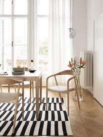 Sedia con braccioli in legno con cuscino Angelina, Rivestimento: poliestere Il rivestiment, Struttura: legno di frassino, certif, Tessuto bianco crema, legno di frassino chiaro, Larg. 57 x Alt. 80 cm