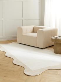 Ručne tkaný koberec z viskózy Wavy, Béžová, Š 110 x D 180 cm (veľkosť S)
