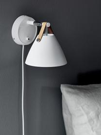 Wandleuchte Strap mit austauschbarem Lederband und Stecker, Lampenschirm: Metall, pulverbeschichtet, Dekor: Rindsleder, Gestell: Chrom, Weiß, Sand oder Schwarz, T 21 x H 17 cm