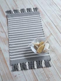 Tappeto bagno con frange Stripes & Structure, 100% cotone, Grigio, bianco latteo, Larg. 60 x Lung. 100 cm
