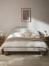 Čalouněná postel s kulovými nohami z dubového dřeva Rena, Tlumeně bílá, dubové dřevo, Š 140 cm, D 200 cm