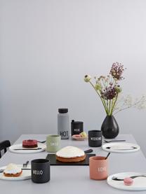 Design Becher Favourite LOVE mit Schriftzug, Fine Bone China (Porzellan)
Fine Bone China ist ein Weichporzellan, das sich besonders durch seinen strahlenden, durchscheinenden Glanz auszeichnet., Terrakotta (Love), Ø 8 x H 9 cm, 250 ml
