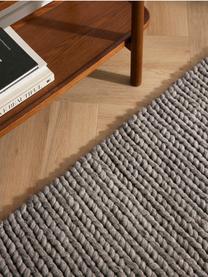 Tapis tressé en laine Bruna, 100 % laine, certifié RWS

Les tapis en laine peuvent perdre des fibres lors des premières semaines et des peluches peuvent se former, ce phénomène est naturel et diminue à mesure de votre usage et du temps, Grège, larg. 80 x long. 150 cm (taille XS)