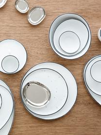 Ručně vyrobené porcelánové snídaňové talíře Salt, 4 ks, Porcelán, Tlumeně bílá, s černým okrajem, Ø 22 cm