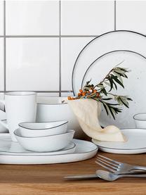 Set de desayuno artesanal de porcelana Salt, 4 comensales (16 pzas.), Porcelana, Blanco crudo con borde negro, Set de diferentes tamaños
