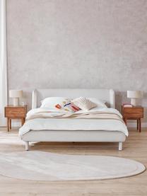Gestoffeerd bed Luma, Bekleding: 100 % polyester, Frame: multiplex, FSC-gecertific, Poten: metaal, polyester, Geweven stof lichtbeige, B 140 x L 200 cm